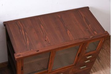 アンティーク家具　和製アンティーク　前面欅材!モールガラス引き戸の重ね食器棚(収納棚)