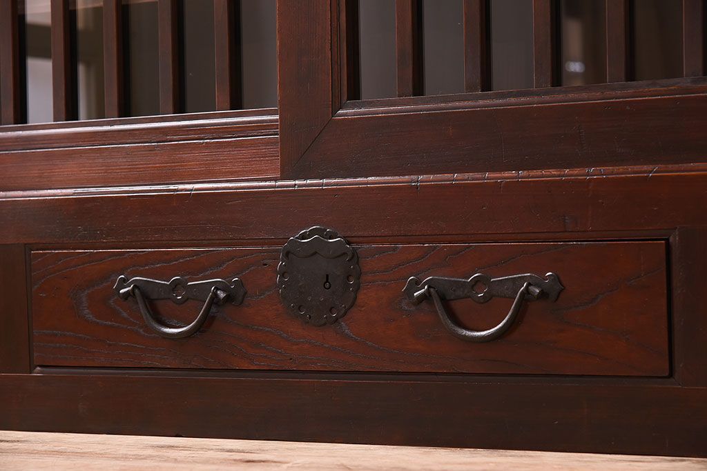 アンティーク家具　古民具・骨董　極太框の収納箪笥サイドボード(水屋箪笥・ローボード)(2)