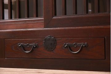 アンティーク家具　古民具・骨董　極太框の収納箪笥サイドボード(水屋箪笥・ローボード)(2)