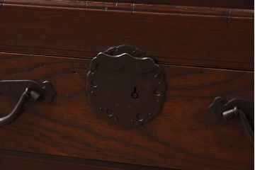 アンティーク家具　古民具・骨董　極太框の収納箪笥サイドボード(水屋箪笥・ローボード)(2)