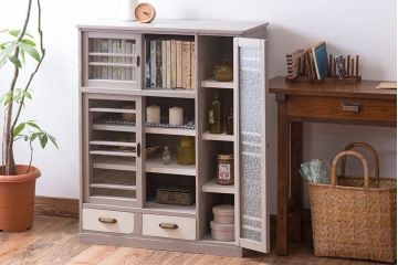 アンティーク家具　アンティークペイント　ダイヤガラス入り!小振りな収納棚(下駄箱)