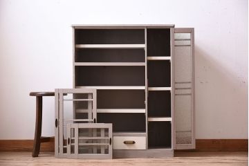 アンティーク家具　アンティークペイント　ダイヤガラス入り!小振りな収納棚(下駄箱)