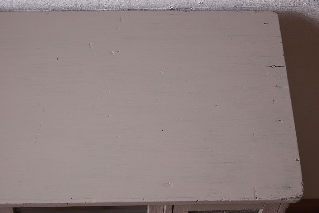 アンティーク家具　アンティークペイント　ダイヤガラス入り!小振りな収納棚(下駄箱)