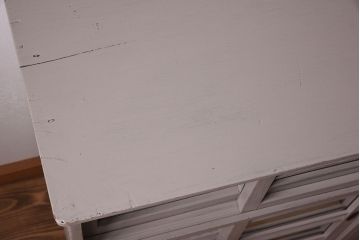 アンティーク家具　アンティークペイント　ダイヤガラス入り!小振りな収納棚(下駄箱)