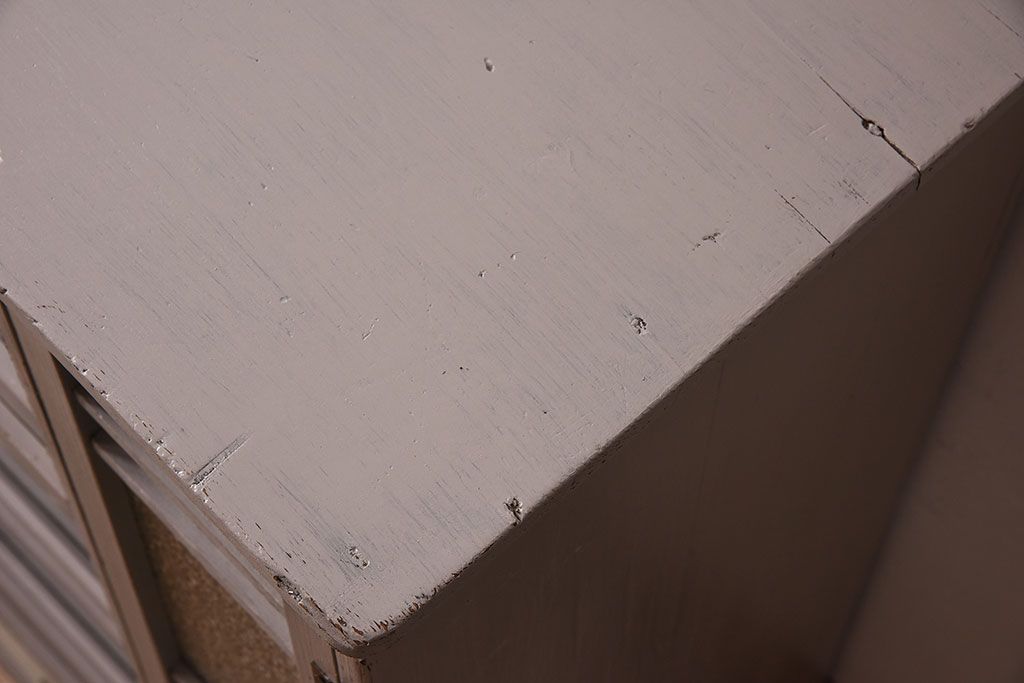 アンティーク家具　アンティークペイント　ダイヤガラス入り!小振りな収納棚(下駄箱)