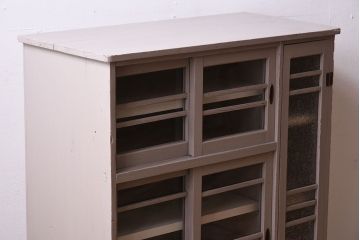 アンティーク家具　アンティークペイント　ダイヤガラス入り!小振りな収納棚(下駄箱)