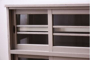 アンティーク家具　アンティークペイント　ダイヤガラス入り!小振りな収納棚(下駄箱)