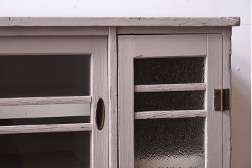 アンティーク家具　アンティークペイント　ダイヤガラス入り!小振りな収納棚(下駄箱)