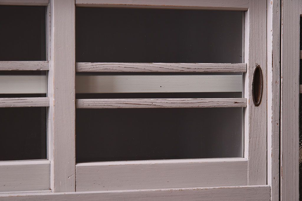 アンティーク家具　アンティークペイント　ダイヤガラス入り!小振りな収納棚(下駄箱)