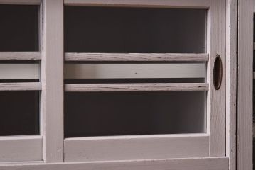 アンティーク家具　アンティークペイント　ダイヤガラス入り!小振りな収納棚(下駄箱)