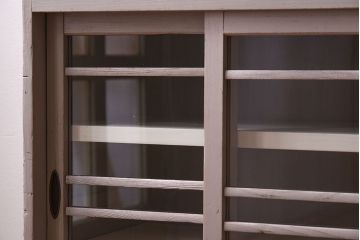 アンティーク家具　アンティークペイント　ダイヤガラス入り!小振りな収納棚(下駄箱)