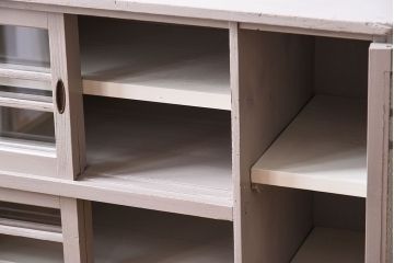 アンティーク家具　アンティークペイント　ダイヤガラス入り!小振りな収納棚(下駄箱)