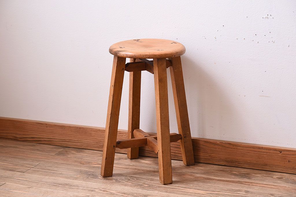 アンティーク家具　ナチュラルスタイル　古い木味のアンティークスツール(1)