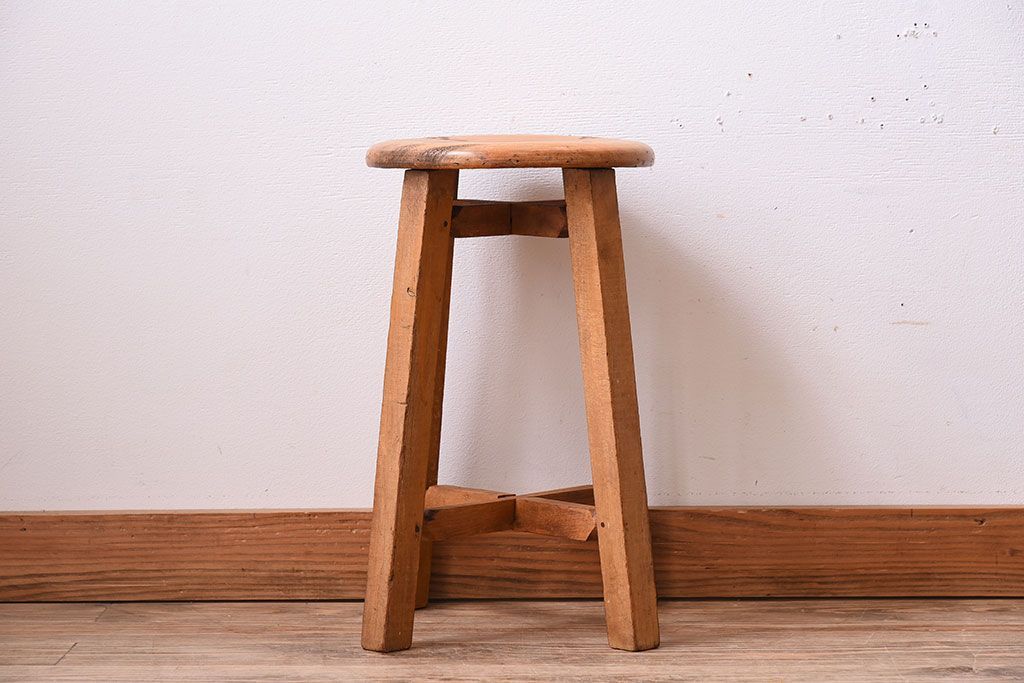 アンティーク家具　ナチュラルスタイル　古い木味のアンティークスツール(1)