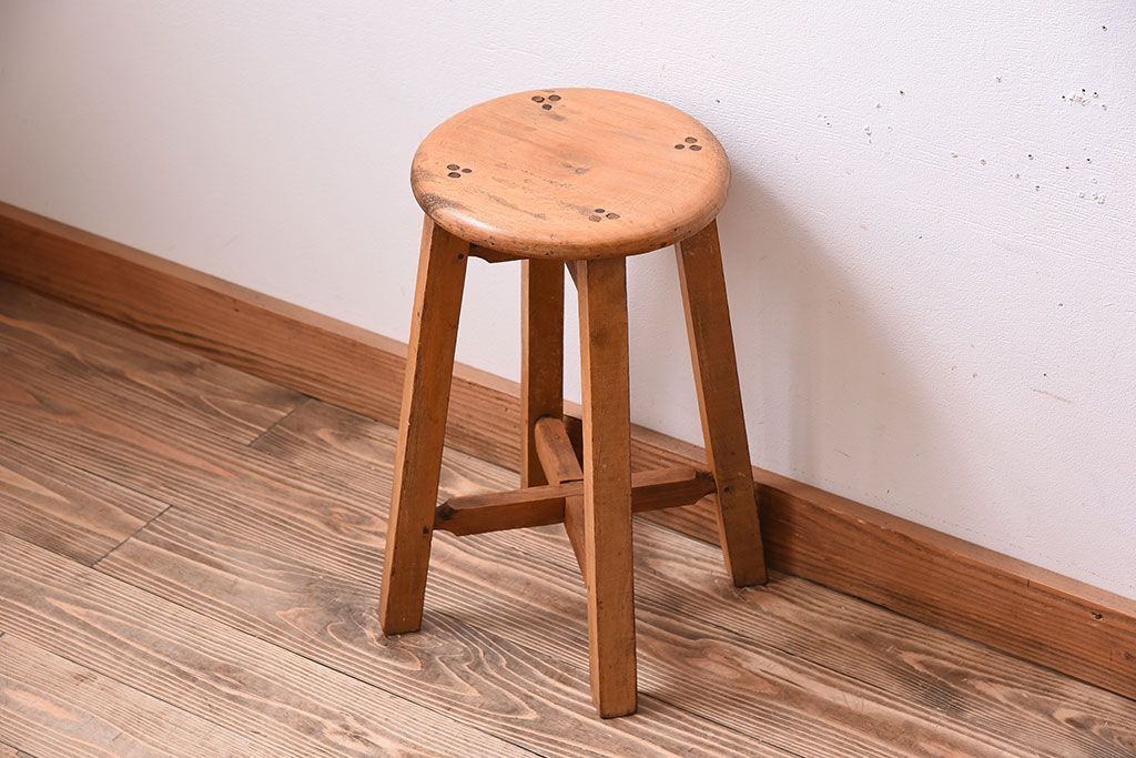 アンティーク家具　ナチュラルスタイル　古い木味のアンティークスツール(1)