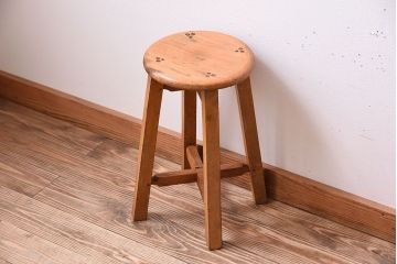アンティーク家具　ナチュラルスタイル　古い木味のアンティークスツール(1)