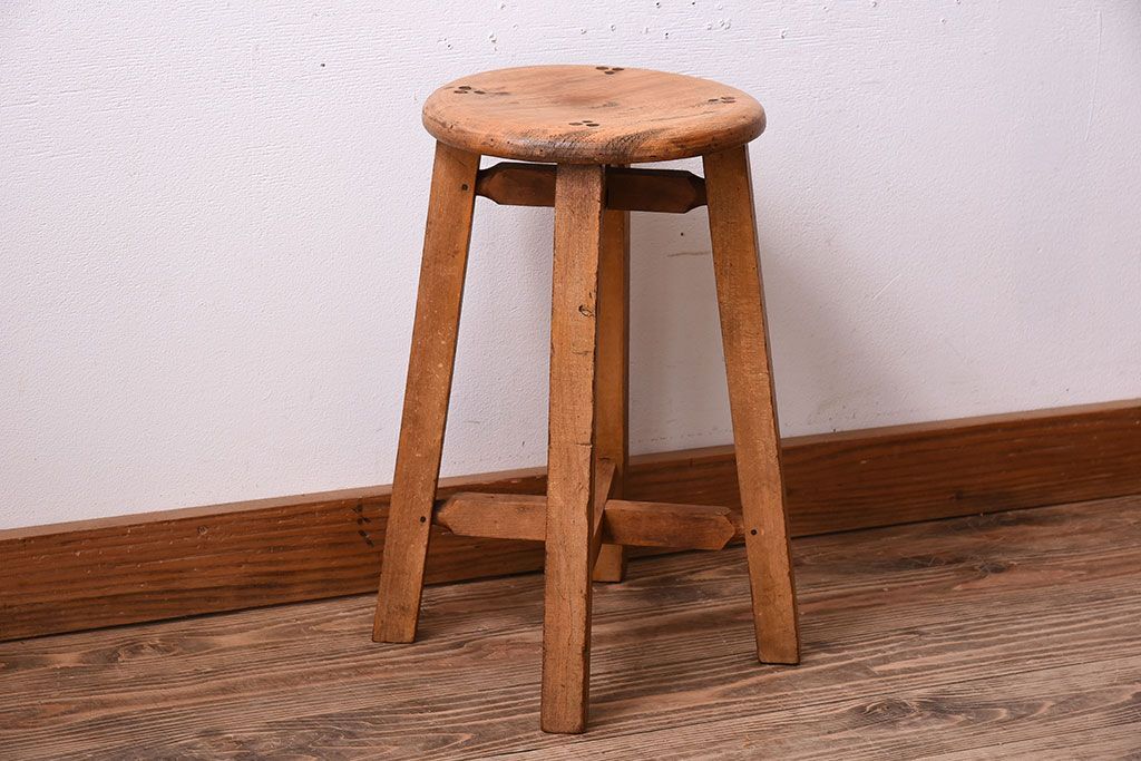 アンティーク家具　ナチュラルスタイル　古い木味のアンティークスツール(1)