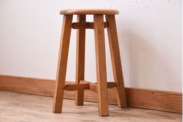 アンティーク家具　ナチュラルスタイル　古い木味のアンティークスツール(1)