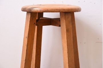 アンティーク家具　ナチュラルスタイル　古い木味のアンティークスツール(1)