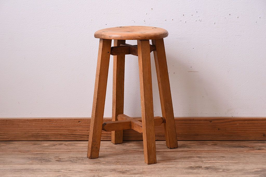 アンティーク家具　ナチュラルスタイル　古い木味のアンティークスツール(1)