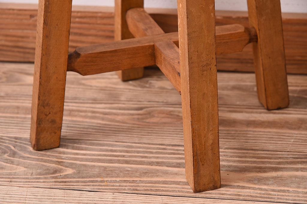 アンティーク家具　ナチュラルスタイル　古い木味のアンティークスツール(1)