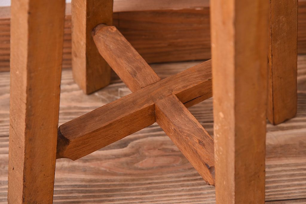 アンティーク家具　ナチュラルスタイル　古い木味のアンティークスツール(1)