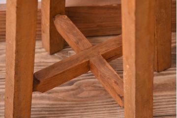 アンティーク家具　ナチュラルスタイル　古い木味のアンティークスツール(1)