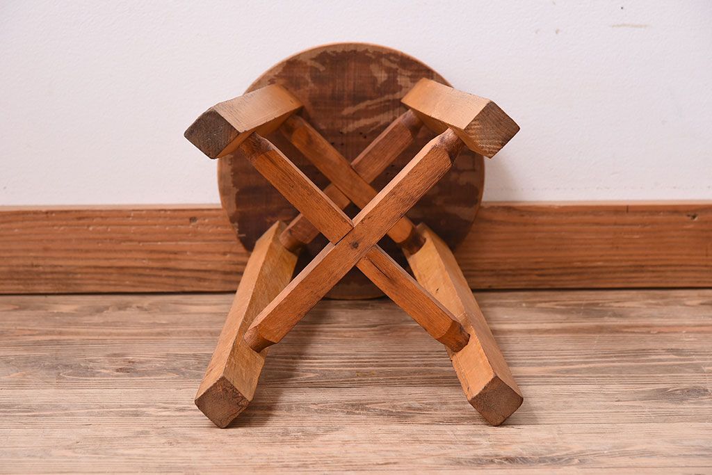 アンティーク家具　ナチュラルスタイル　古い木味のアンティークスツール(1)