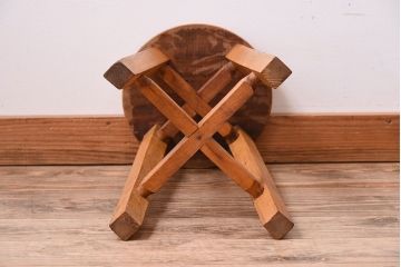 アンティーク家具　ナチュラルスタイル　古い木味のアンティークスツール(1)