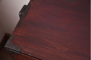 アンティーク家具　古民具・骨董　明治大正期　上手金具!前面桐材のアンティーク庄内箪笥(衣装箪笥、桐箪笥、桐たんす)