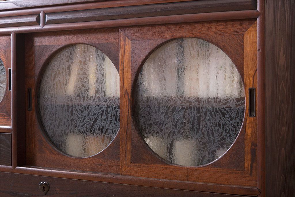 アンティーク家具　大正昭和期　アンティーク　脚付き!丸窓がお洒落な木製ローボード