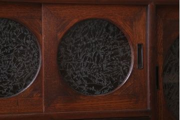 アンティーク家具　大正昭和期　アンティーク　脚付き!丸窓がお洒落な木製ローボード