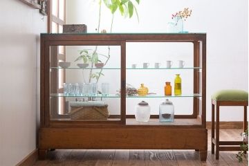 レトロ家具　昭和レトロ　古い木製のシンプルな脚付きガラスケース(ショーケース)(3)