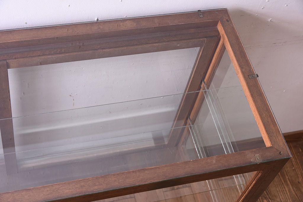 レトロ家具　昭和レトロ　古い木製のシンプルな脚付きガラスケース(ショーケース)(3)