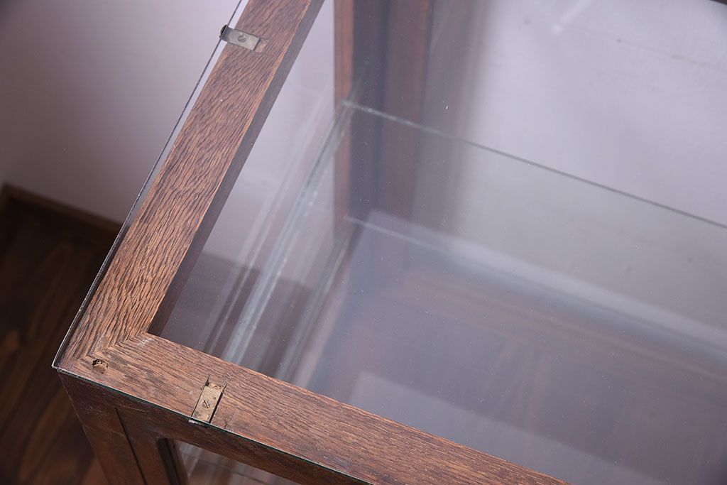 レトロ家具　昭和レトロ　古い木製のシンプルな脚付きガラスケース(ショーケース)(3)
