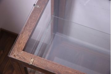 レトロ家具　昭和レトロ　古い木製のシンプルな脚付きガラスケース(ショーケース)(3)