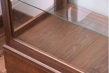 レトロ家具　昭和レトロ　古い木製のシンプルな脚付きガラスケース(ショーケース)(3)
