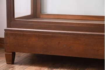 レトロ家具　昭和レトロ　古い木製のシンプルな脚付きガラスケース(ショーケース)(3)