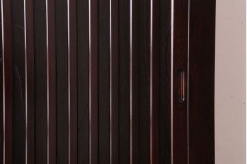 中古　民芸家具　高級品　四尺　欅材の重ね水屋箪笥(食器棚)(定価約128万円)