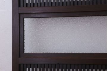 裏ガラス入り!ダイヤガラス帯のアンティーク格子戸