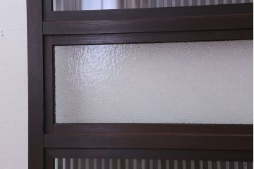 裏ガラス入り!ダイヤガラス帯のアンティーク格子戸