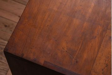 アンティーク家具　古い木製の小ぶりな引き戸収納棚