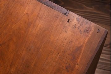 アンティーク家具　古い木製の小ぶりな引き戸収納棚