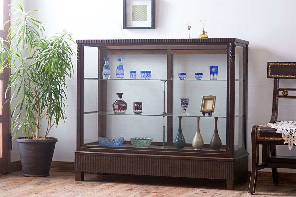 アンティーク家具　大正ロマン　彫刻が美しい古いナラ材のガラスケース