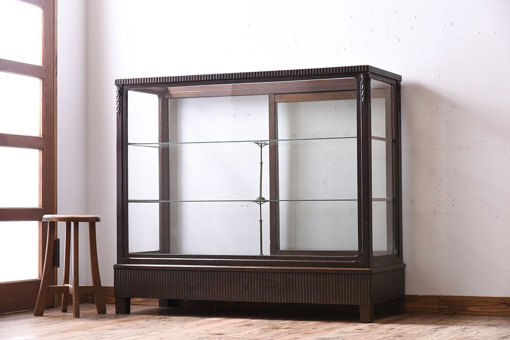 アンティーク家具　大正ロマン　彫刻が美しい古いナラ材のガラスケース