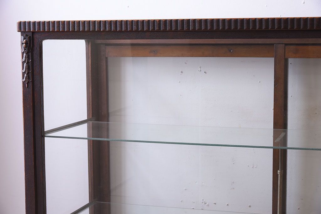 アンティーク家具　大正ロマン　彫刻が美しい古いナラ材のガラスケース