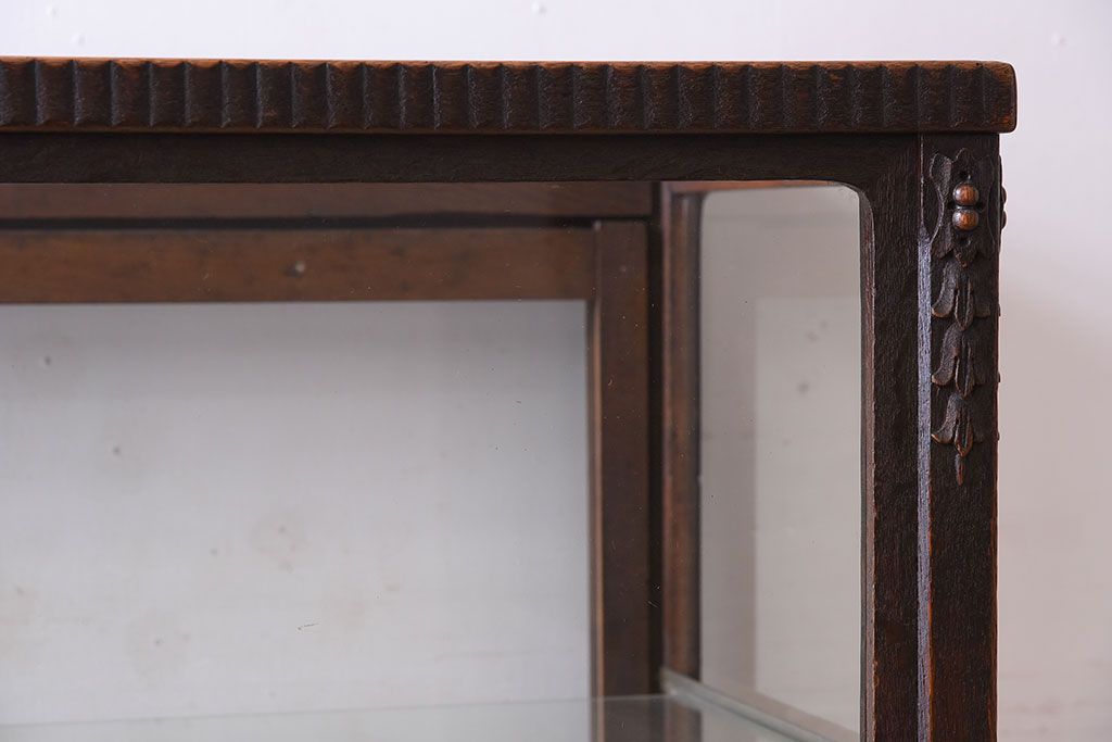 アンティーク家具　大正ロマン　彫刻が美しい古いナラ材のガラスケース