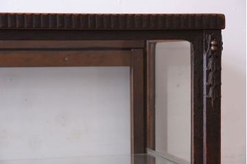 アンティーク家具　大正ロマン　彫刻が美しい古いナラ材のガラスケース