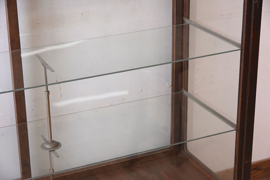 アンティーク家具　大正ロマン　彫刻が美しい古いナラ材のガラスケース