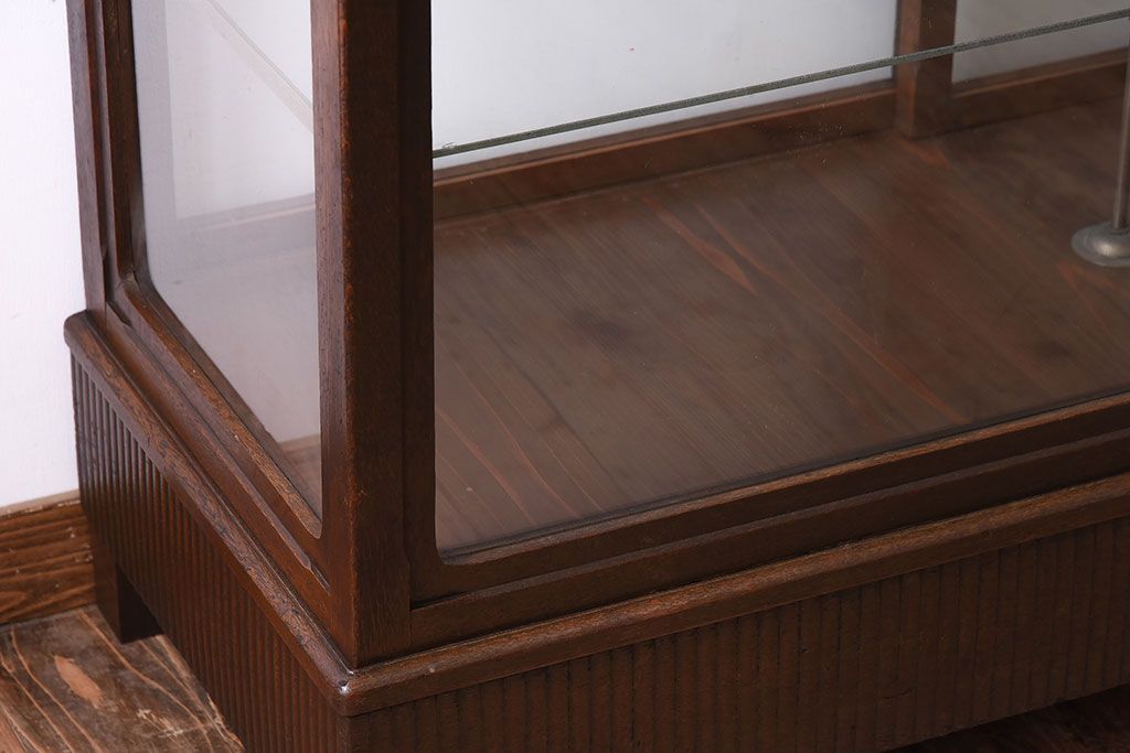 アンティーク家具　大正ロマン　彫刻が美しい古いナラ材のガラスケース